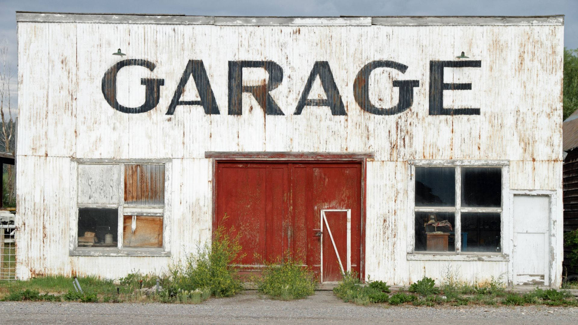 Abandoned Vintage Garage Repair Shop Wallpaper