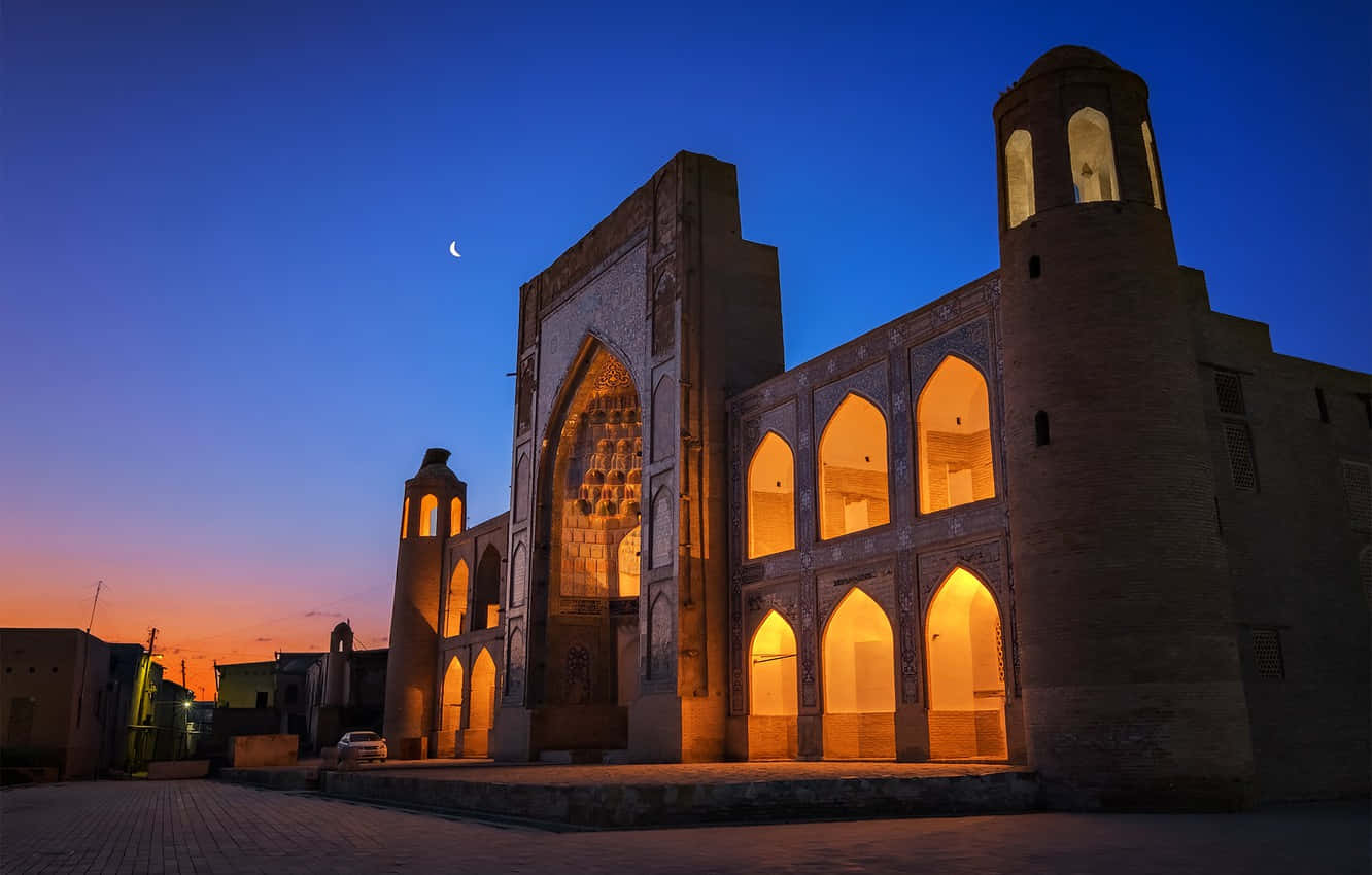 Abdulazizkhan Madrassah En Bukhara De Noche. Fondo de pantalla