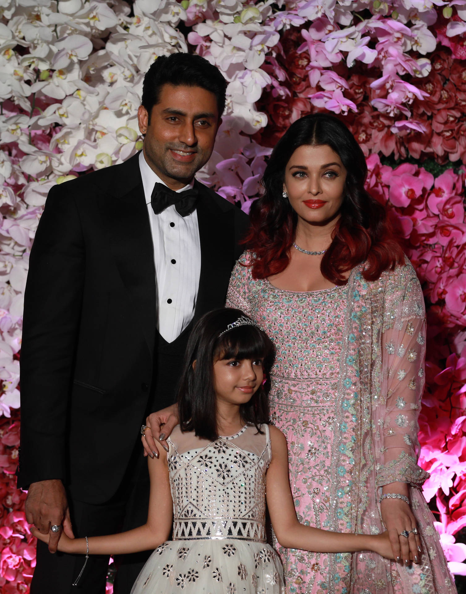 Abhishek Bachchan With Wife And Daughter Wallpaper