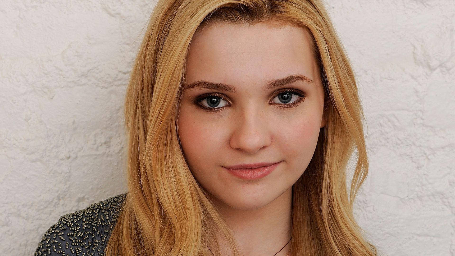 Abigail Breslin The Globe And Mail Wallpaper