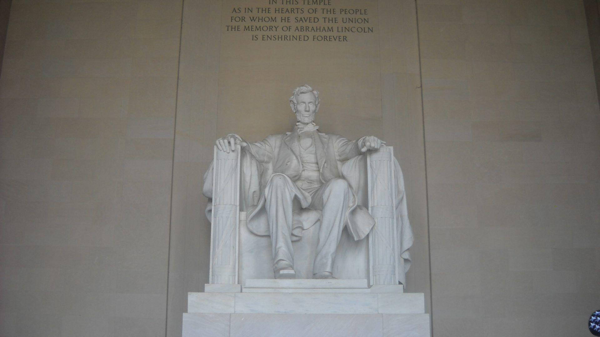 Estatuade Abraham En El Monumento A Lincoln Fondo de pantalla