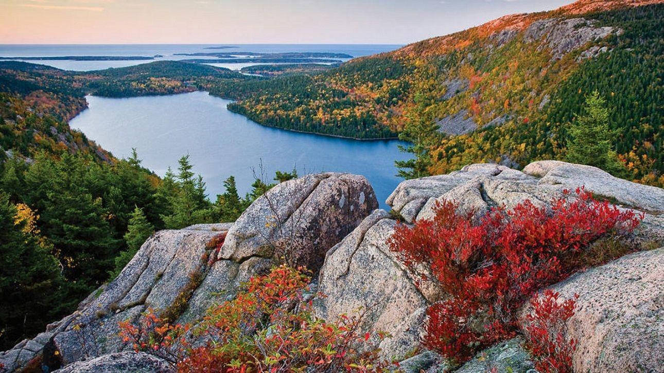Acadia National Park om efteråret er et smukt tapet. Wallpaper