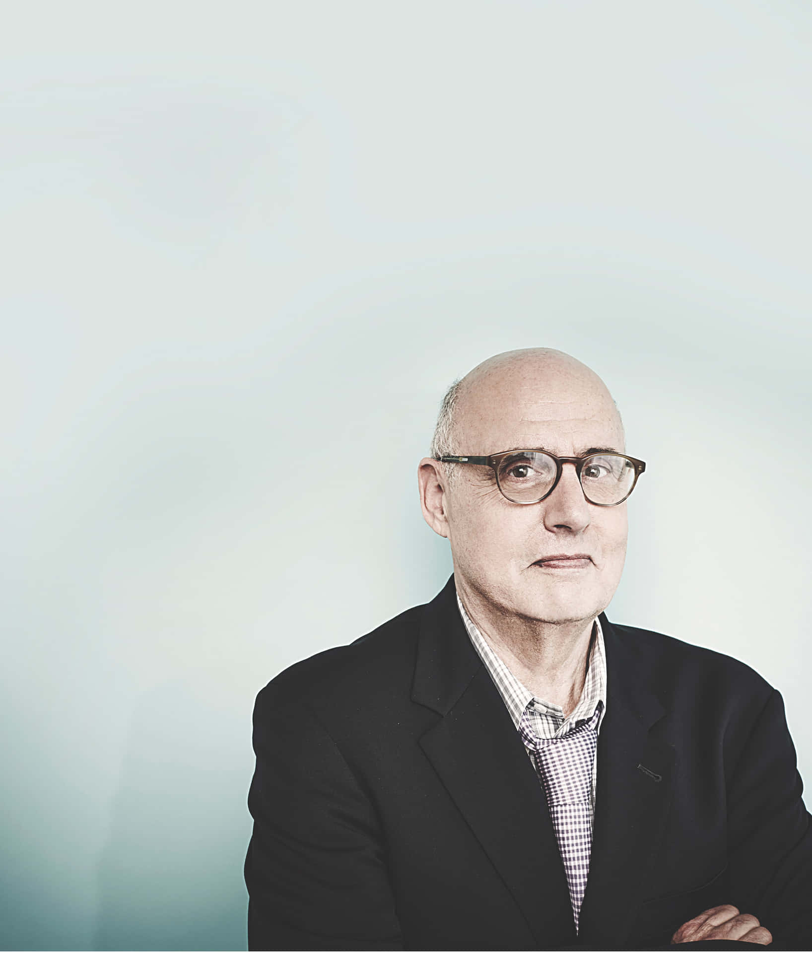 Acclaimed Actor Jeffrey Tambor In A Candid Moment Wallpaper
