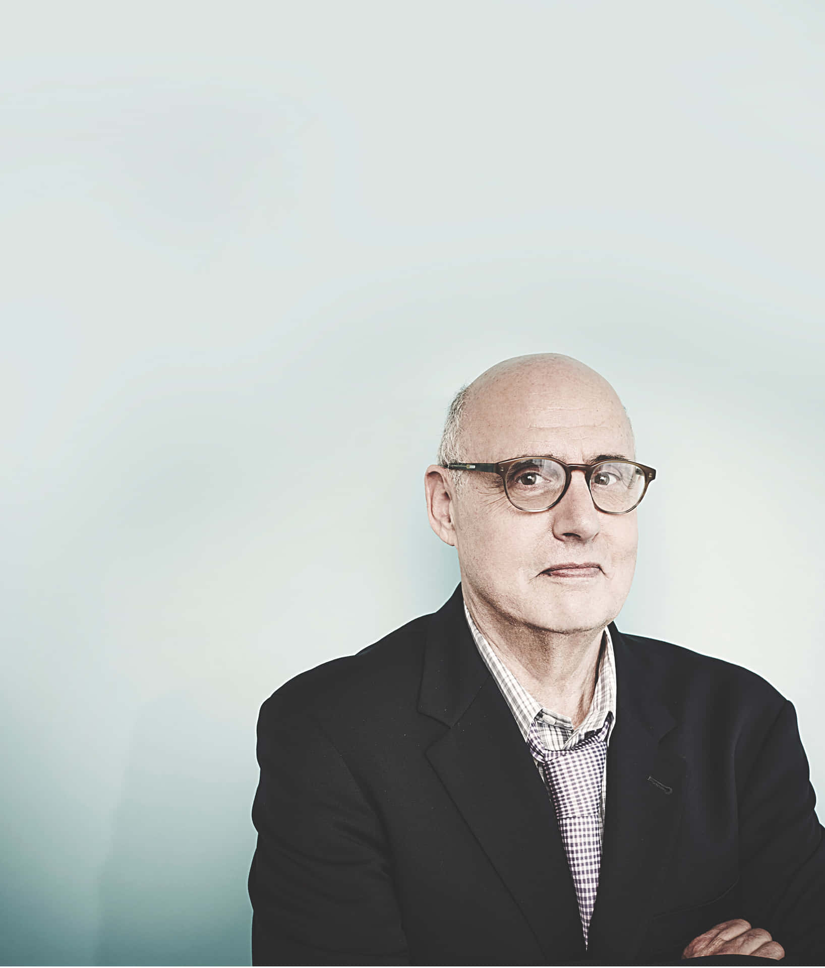 Geprezen Actor Jeffrey Tambor In Een Candid Moment Achtergrond