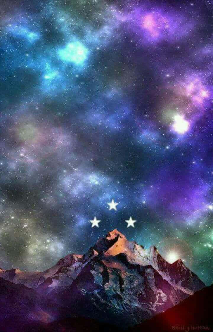 Montañacolorida Cielo Estrellado Acotar Fondo de pantalla
