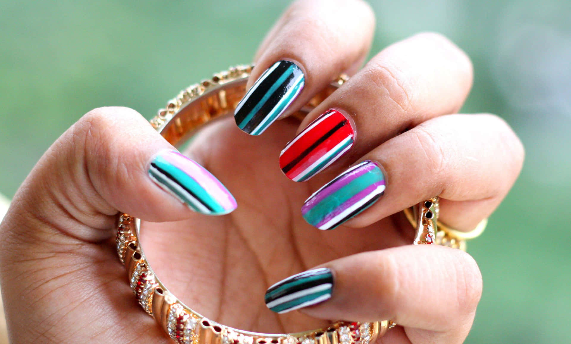 Get fabulous with some new acrylic nails! Wallpaper