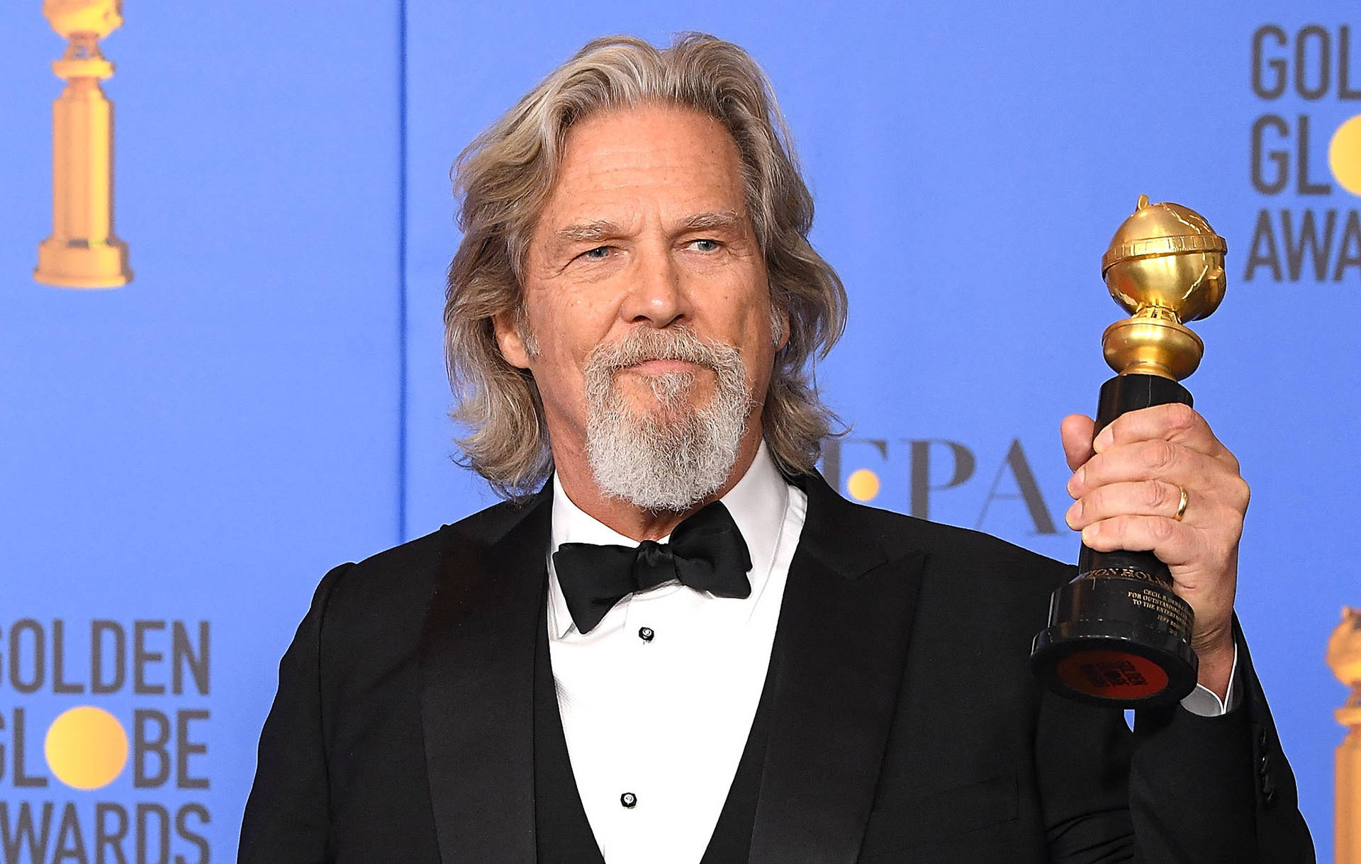 Actor Jeff Bridges Receiving Golden Globe Awards Wallpaper
