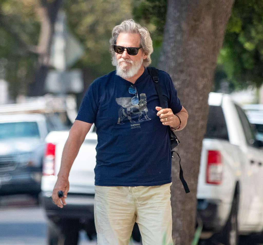 Jeff Bridges med solbriller som stjæler scenen Wallpaper