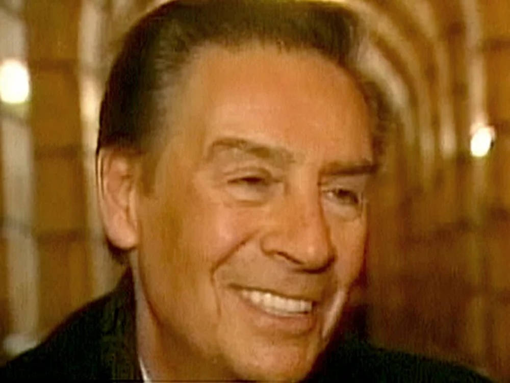 Caption: Close-up of Jerry Orbach in Law and Order Wallpaper