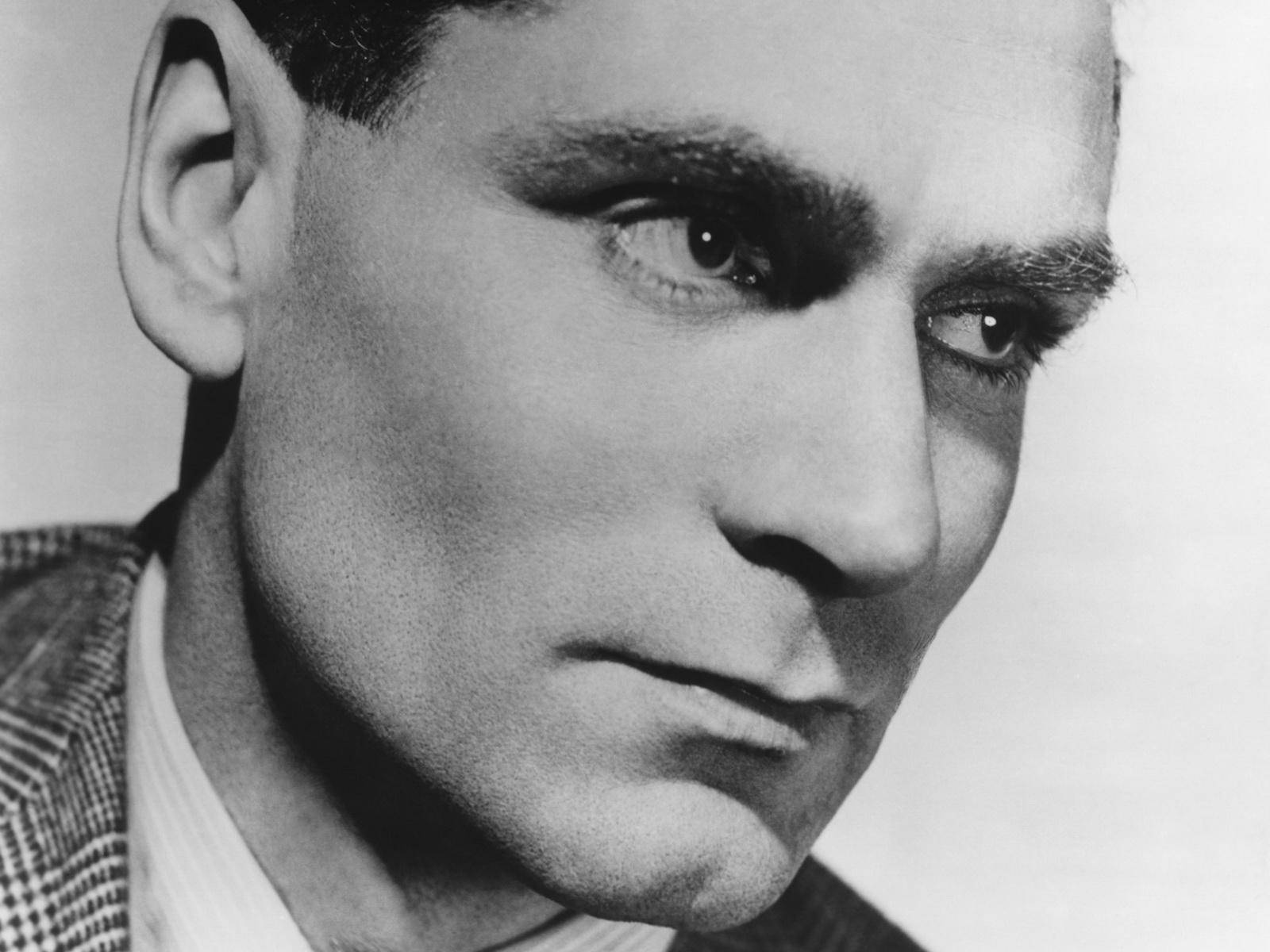 Actor Laurence Olivier Close Up Wallpaper