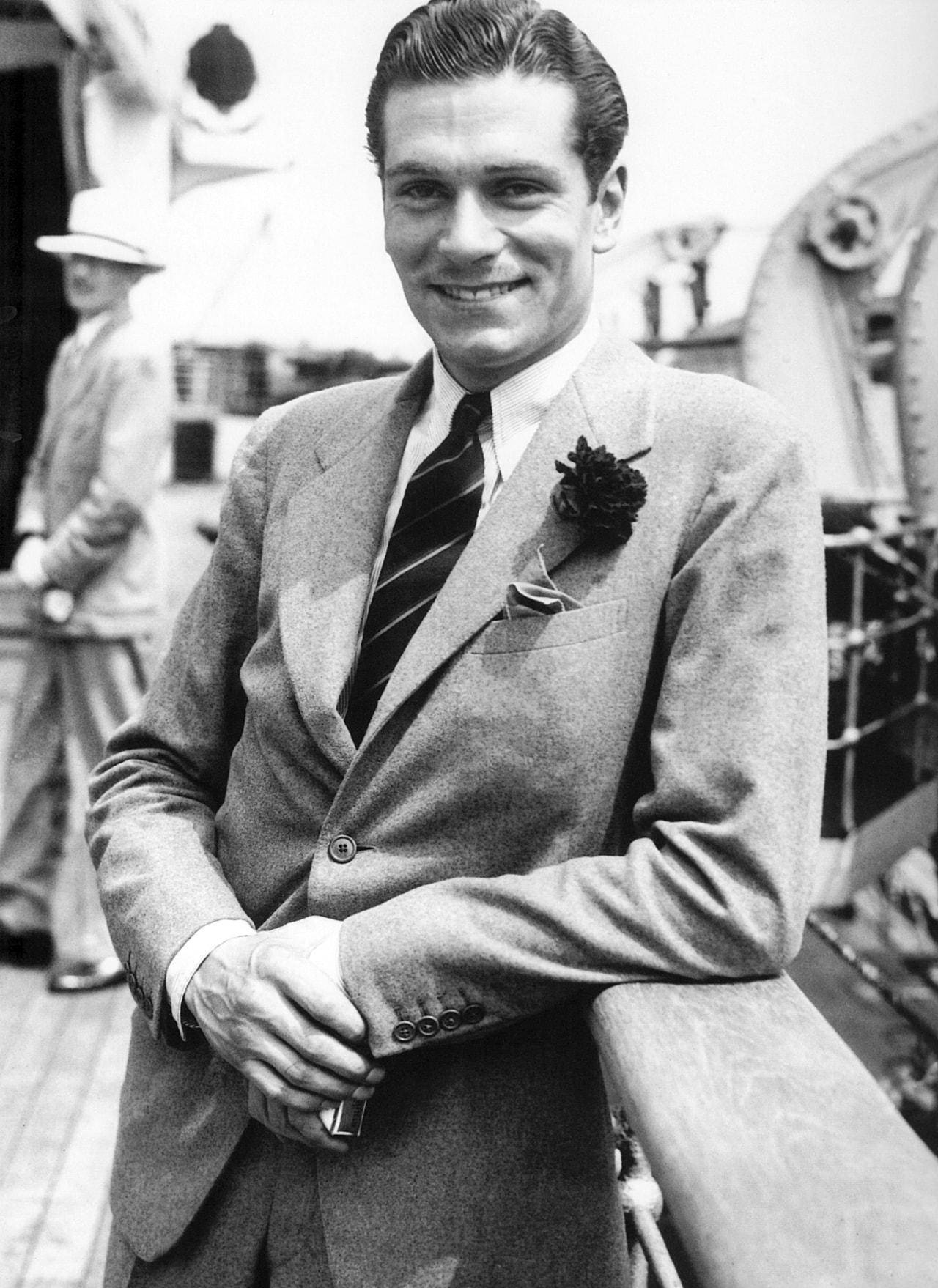 Actor Laurence Olivier Wearing A Suit Wallpaper