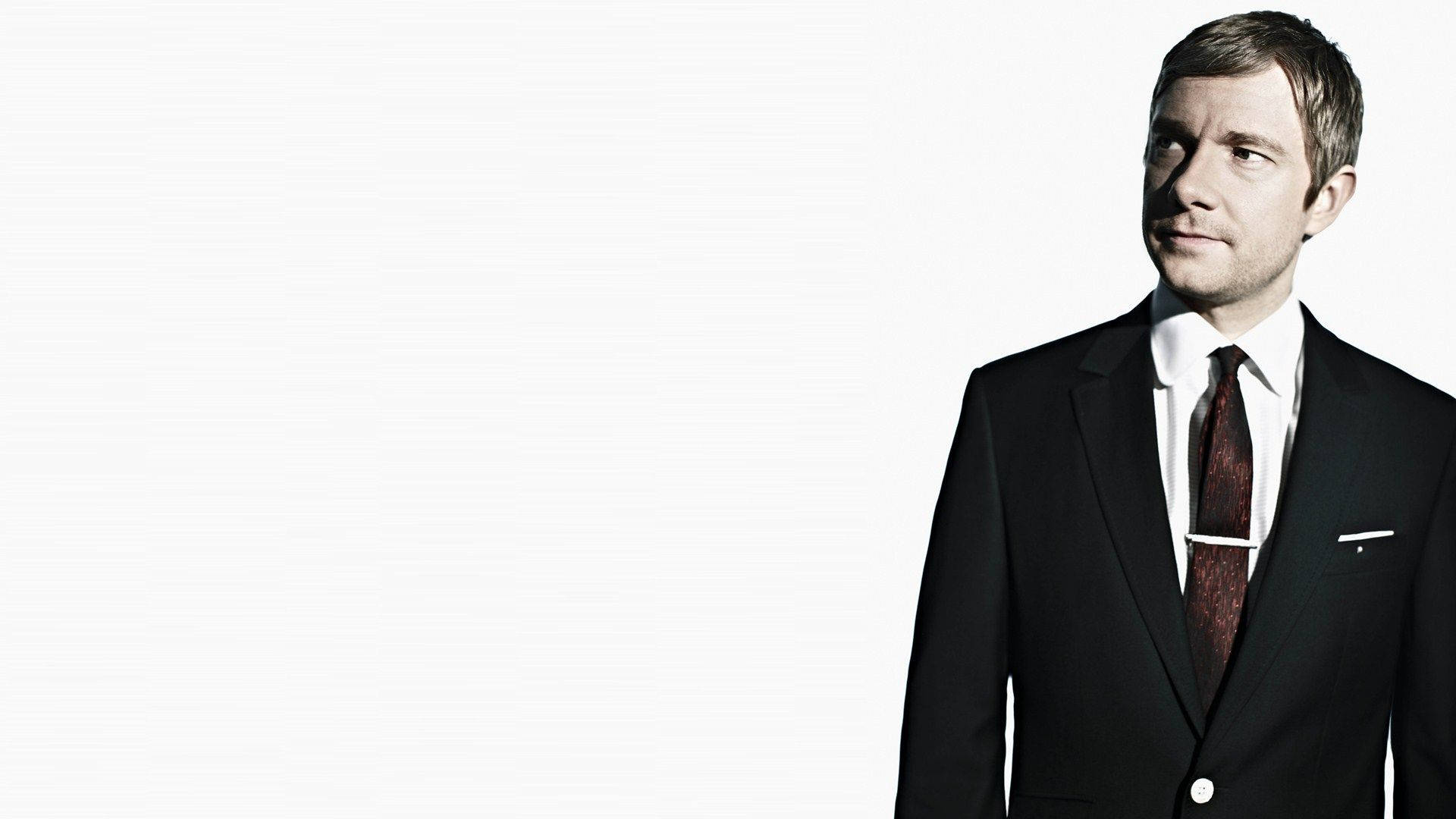 Schauspielermartin Freeman Im Anzug. Wallpaper