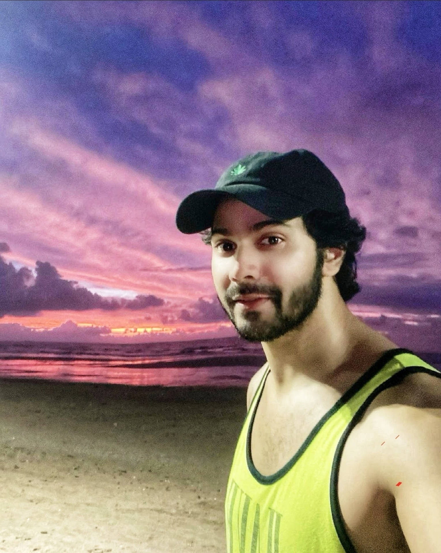 Skådespelare Varun Dhawan Selfie Wallpaper