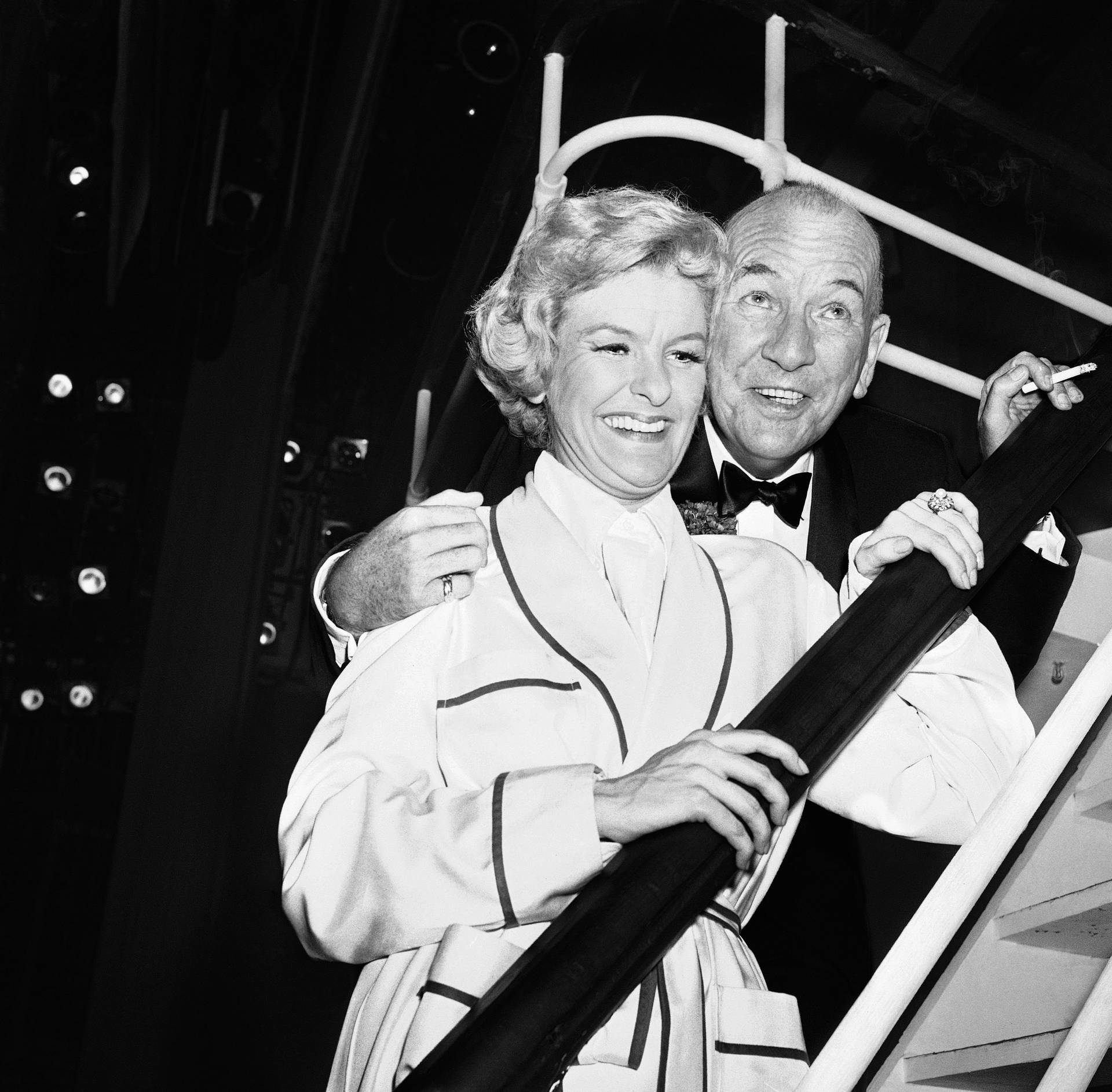 Actress Elaine Stritch And Playwright Noël Coward Wallpaper