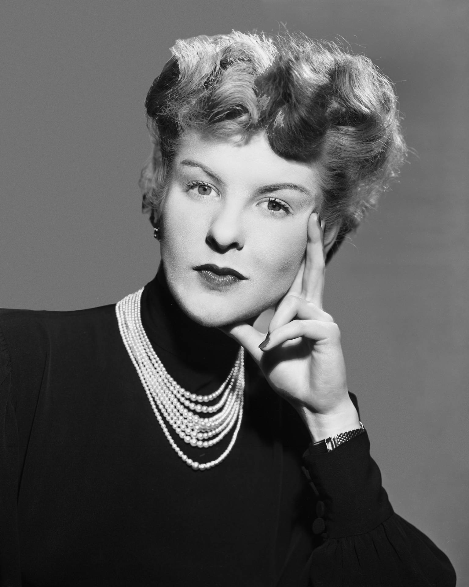 Actress Elaine Stritch Classic Portrait Wallpaper