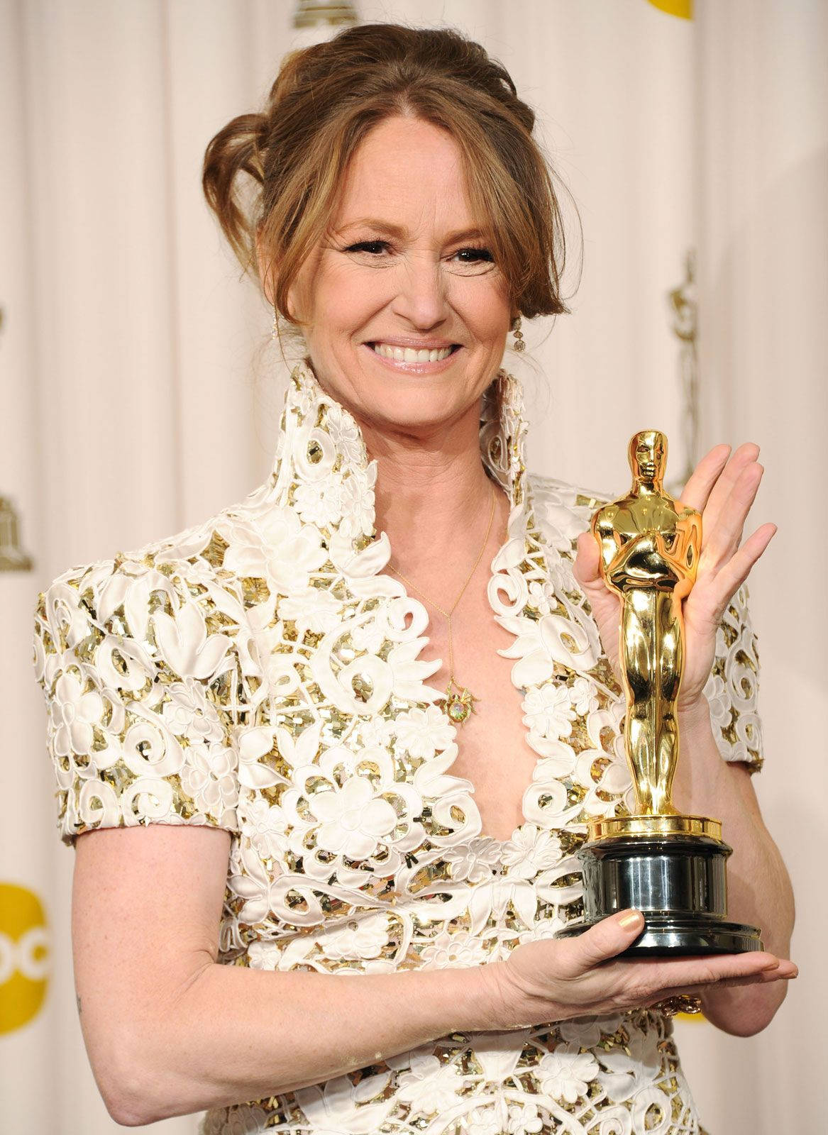 Actress Melissa Leo Smile In Oscar Awards Wallpaper