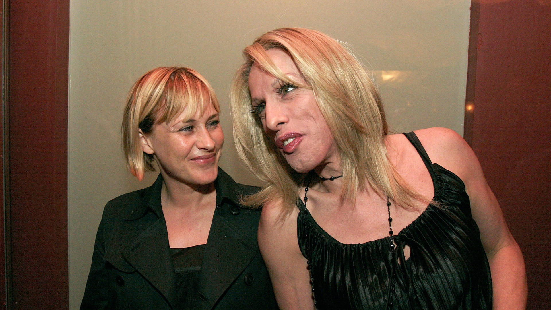 Skådespelerskan Patricia Arquette Och Alexis Arquette (could Refer To A Wallpaper Featuring Both Actresses Or Separate Ones Featuring Each Individual) Wallpaper