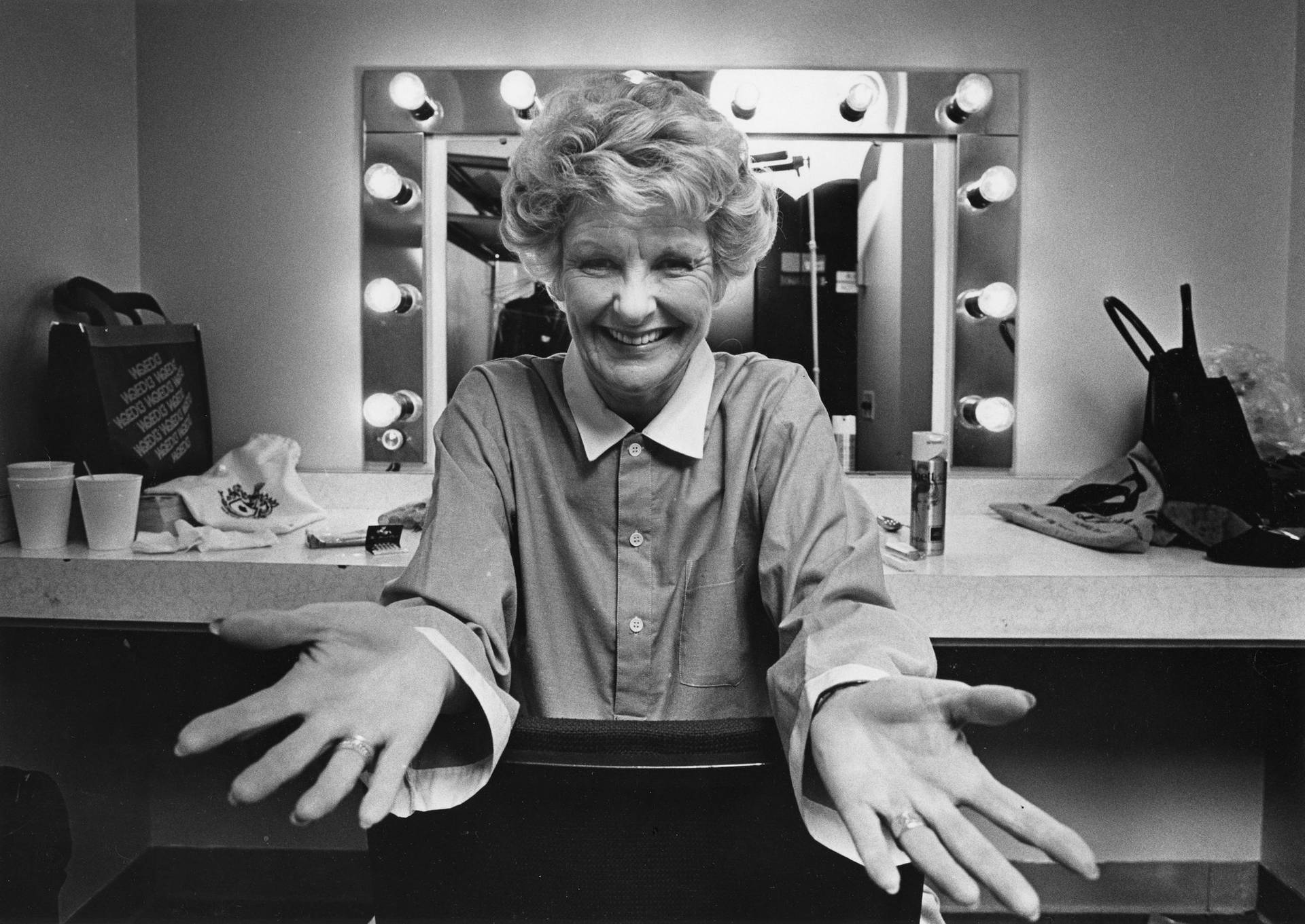 Actress Performer Elaine Stritch Backstage Wallpaper