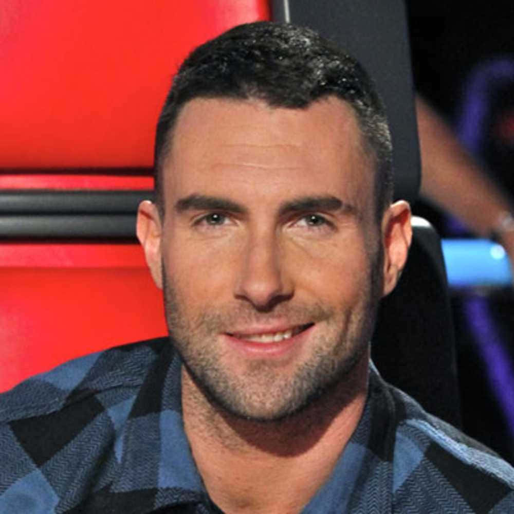 Sångare,låtskrivare Och Multiinstrumentalist Adam Levine Är En Del Av Popbandet Maroon 5.