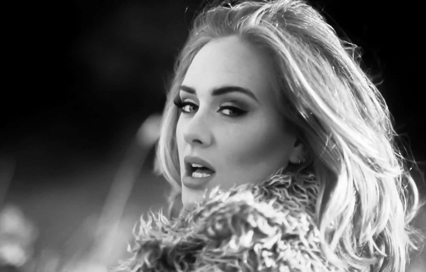 Singer Adele Wows Her Fans
