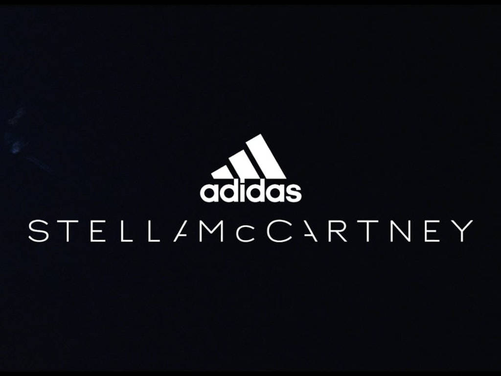 Adidascon El Logo De La Diseñadora Stella Mccartney. Fondo de pantalla