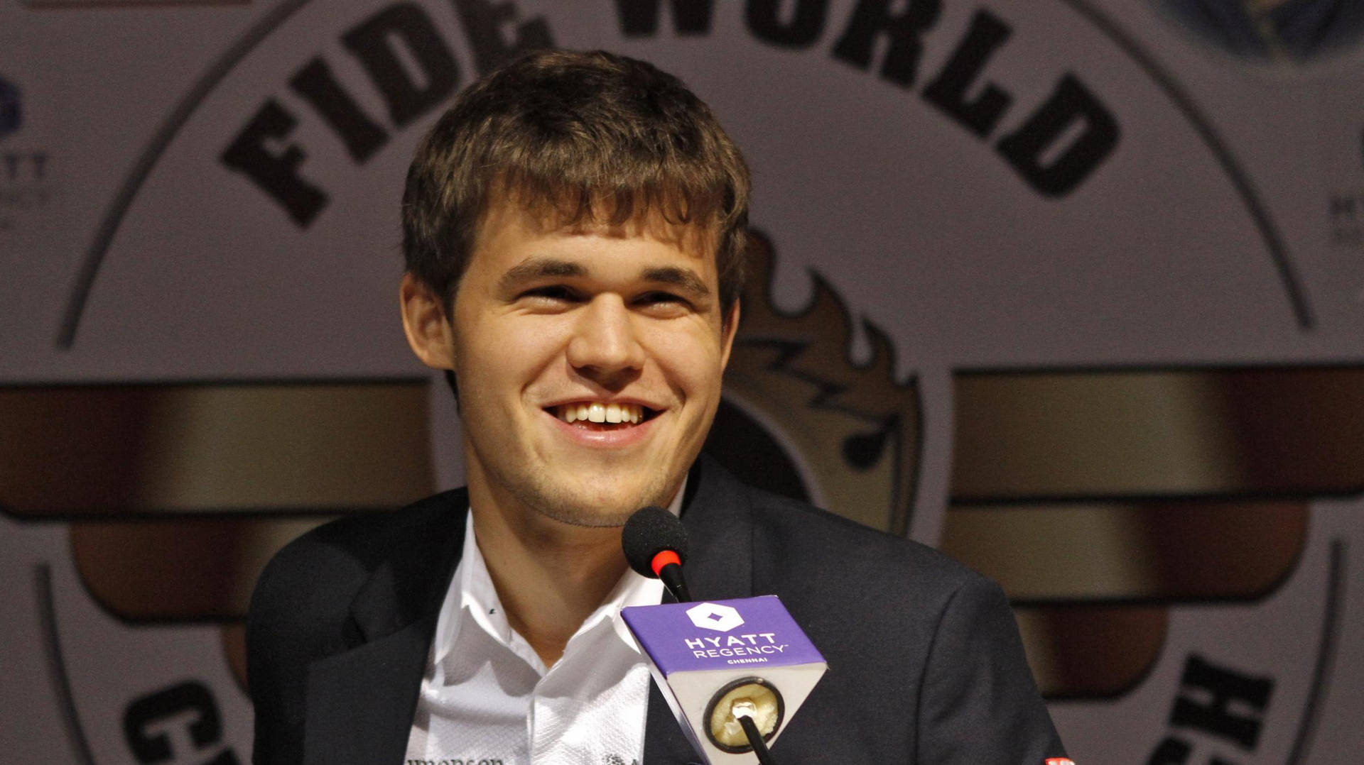 Adorabile Magnus Carlsen Sfondo