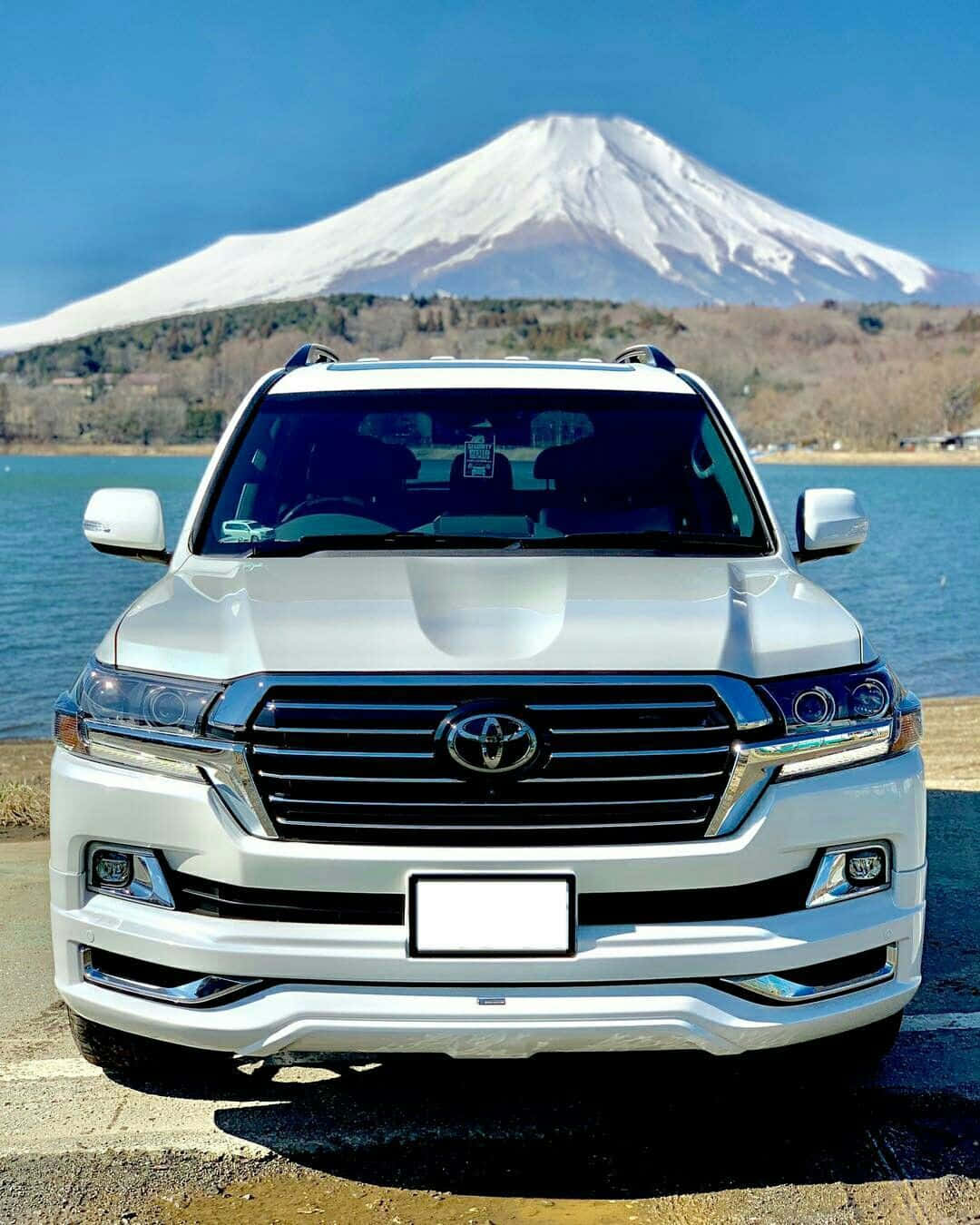 Adventurous Drive With Toyota Land Cruiser Wallpaper