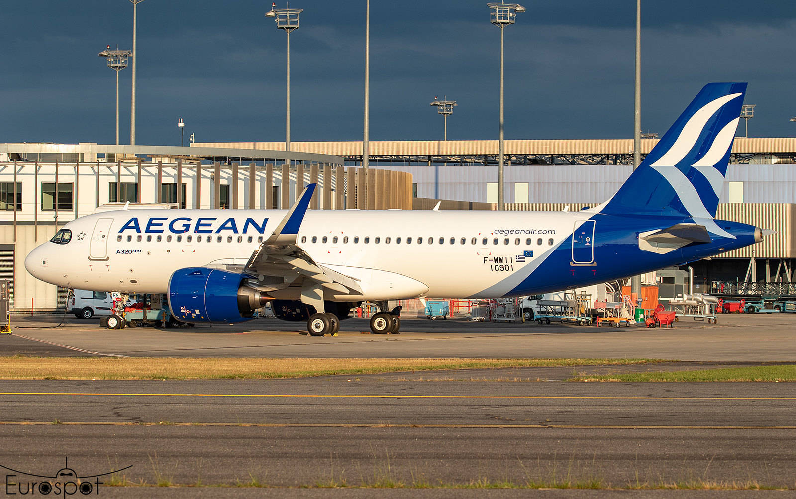Aereoaegean Airlines Airbus A320-271n All'aeroporto. Sfondo
