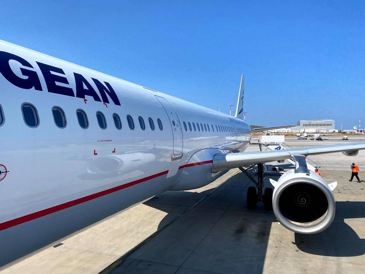 Aegeanairlines Flag Carrier Airbus A321 På Standby Wallpaper