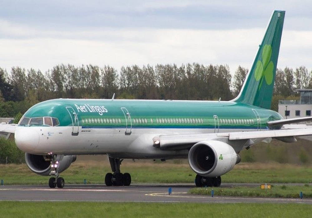 Aer Lingus Aviation Plane On The Runway Wallpaper