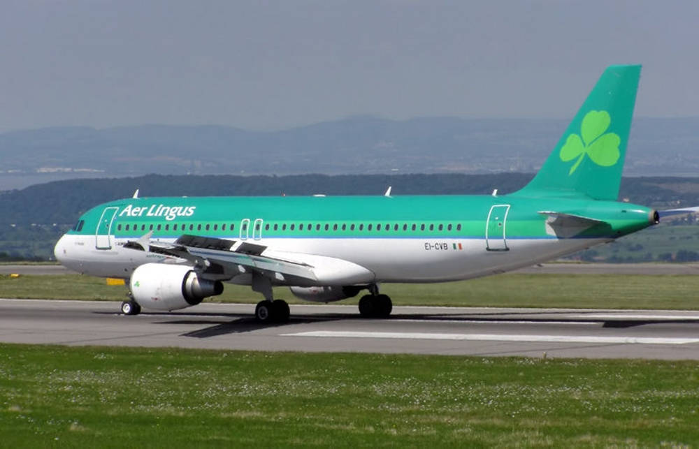 Aer Lingus Aviation Preparing To Board Wallpaper