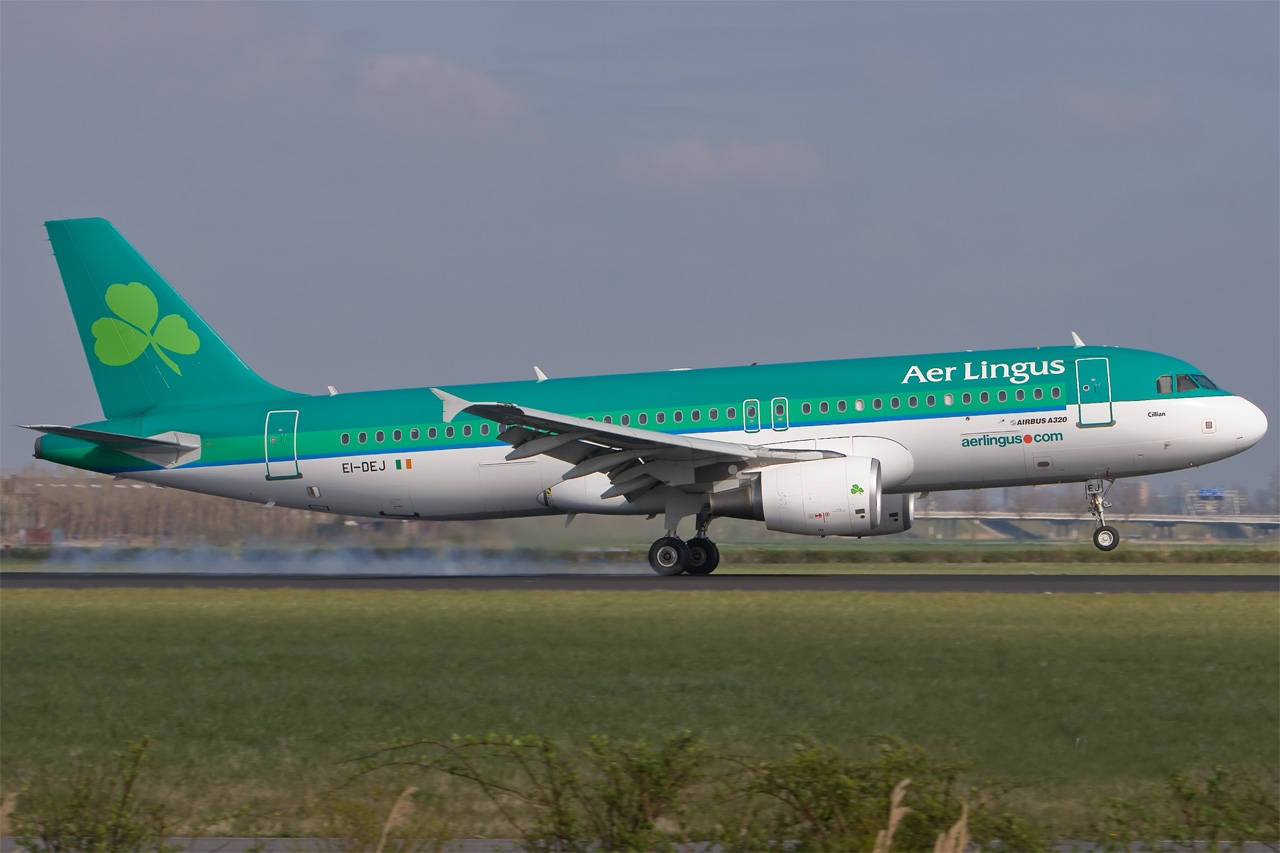 Aer Lingus Boarding Plane Wallpaper