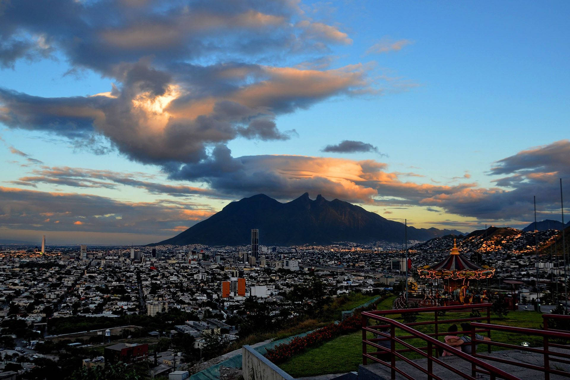 Luftbildansichtder Stadt Monterrey Wallpaper