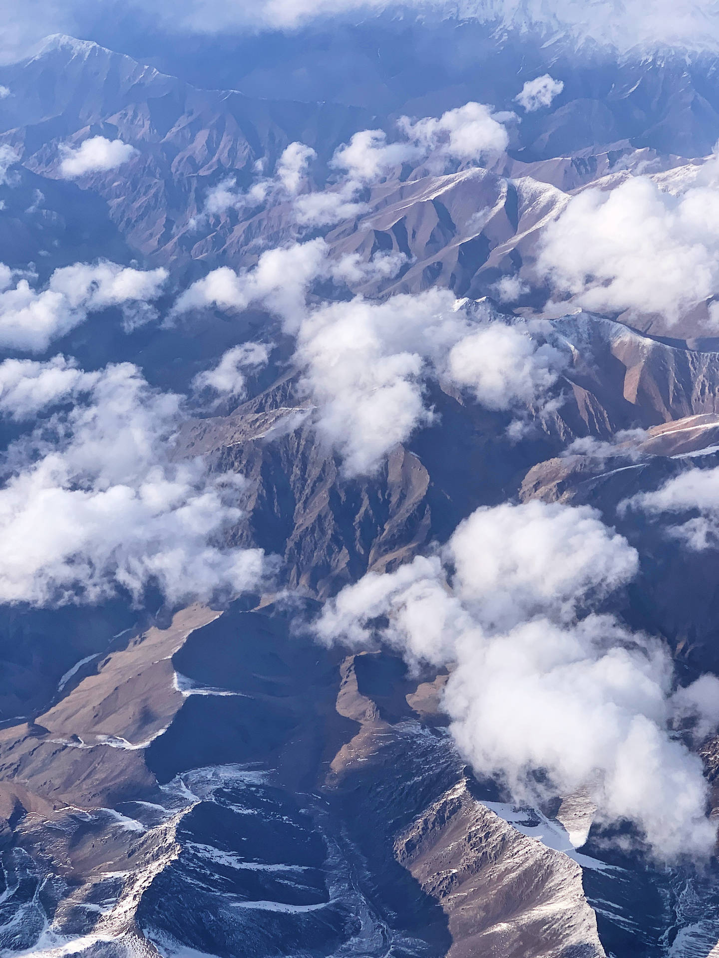 Luftaufnahmedes Kasachischen Gebirges. Wallpaper