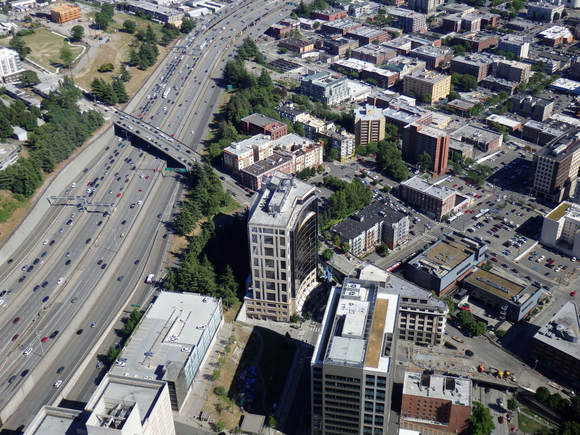 Luftfoto Av Seattle Motorvei Og Bygninger Bakgrunnsbildet