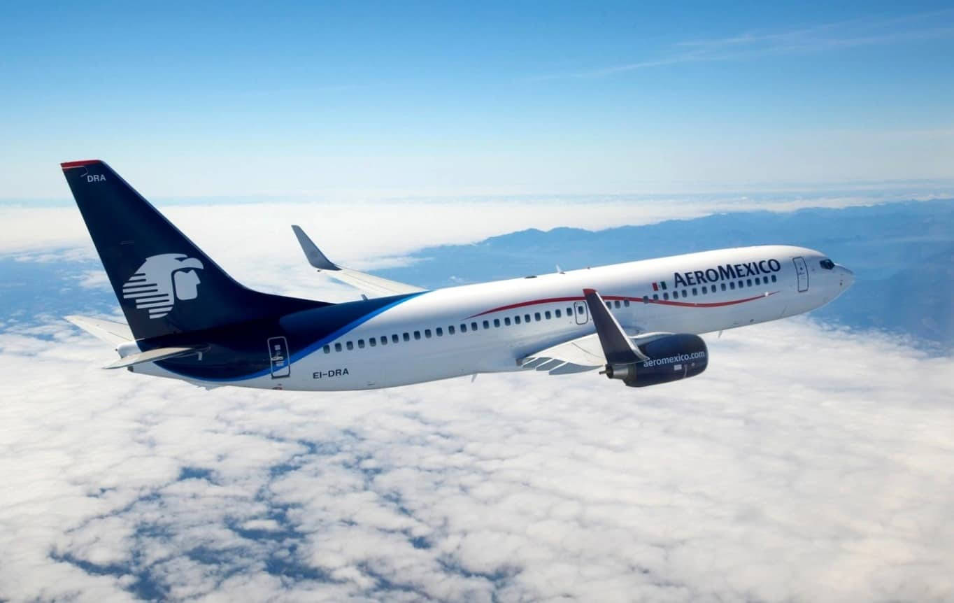 Aeromexico Boeing 737-800 Flying Over Clouds Wallpaper