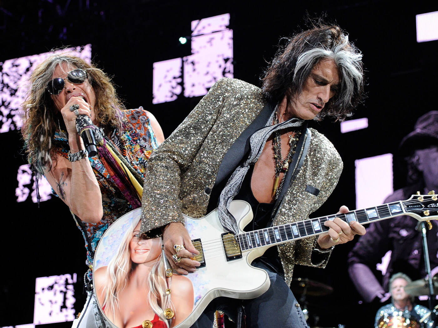 Aerosmith,la Banda De Rock De Steven Tyler Y Joe Perry, En El Escenario. Fondo de pantalla