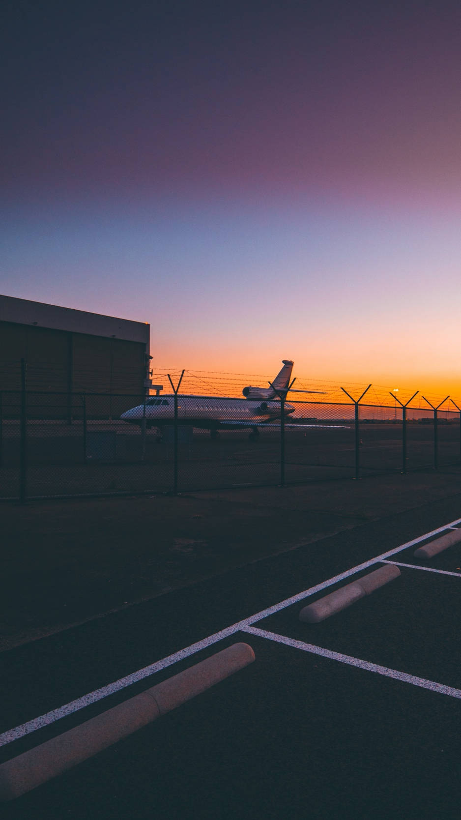 Aesthetic Airport Sunset Wallpaper