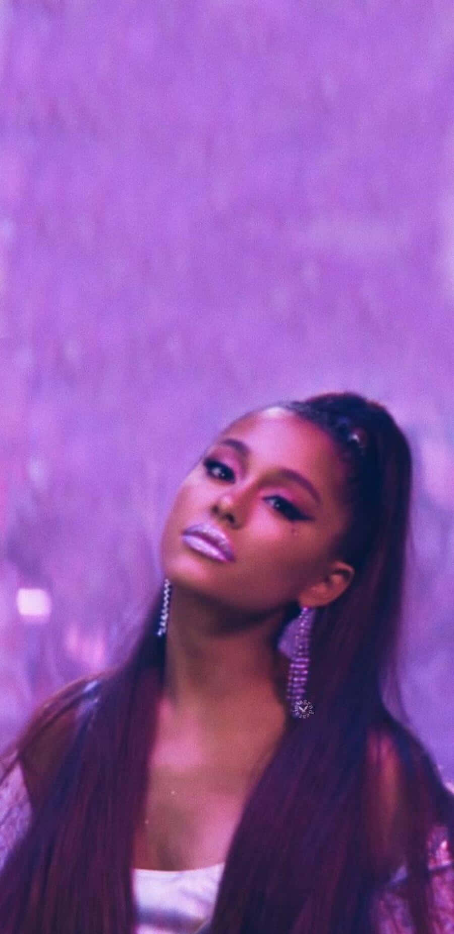 Dazzling Ariana Grande - Aesthetic Perfection Wallpaper