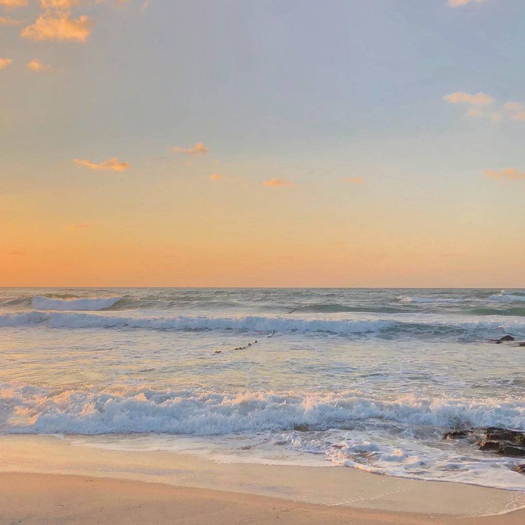 Aesthetic Beach Soft Sunset Wallpaper