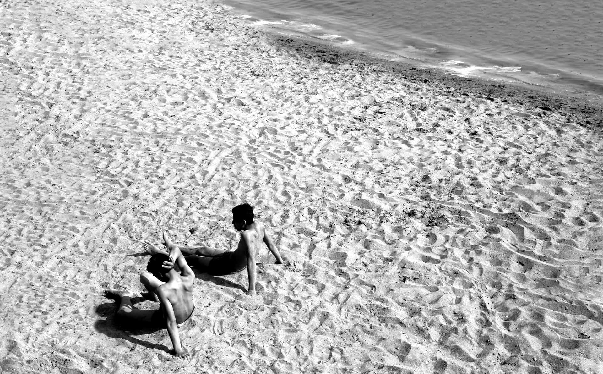 Disfrutandodel Sol Y Las Olas Cristalinas En La Hermosa Playa Estética De Aesthetic Beachy.