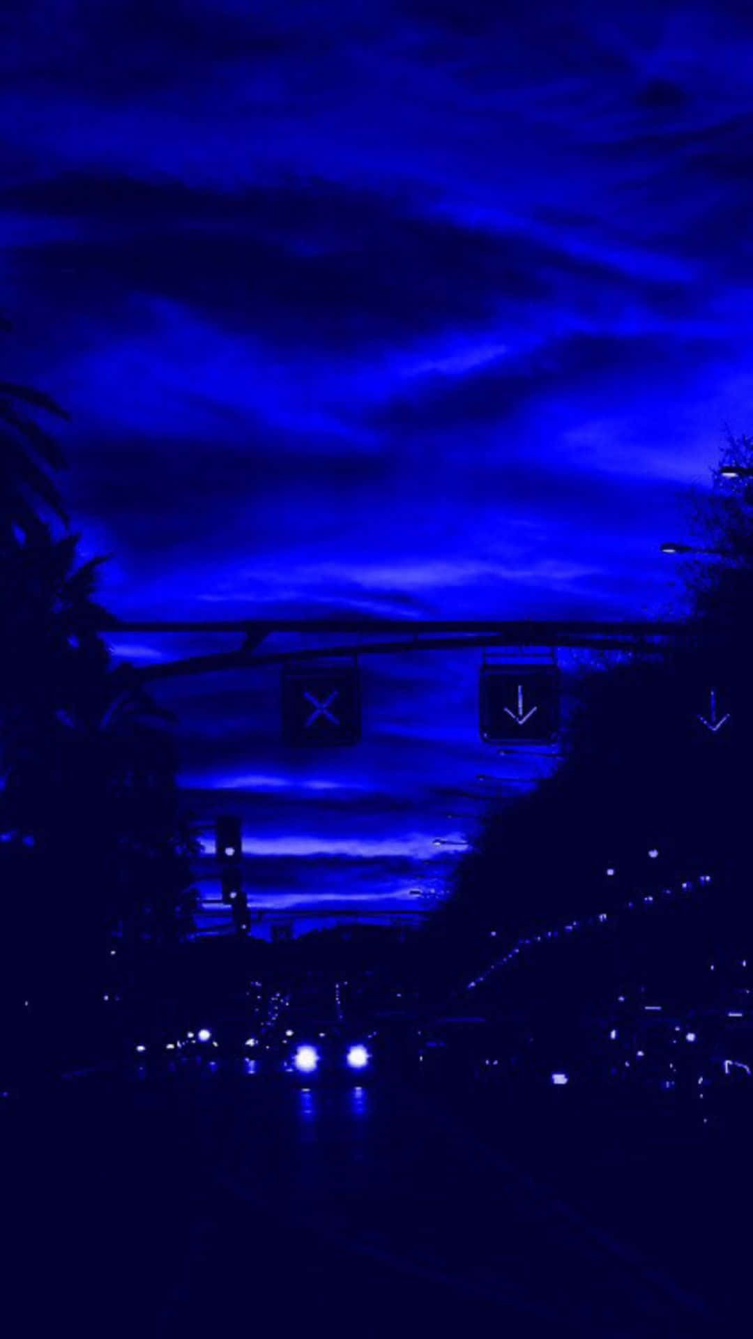 Ästhetischeblaue Grunge-nachtstadt Himmelsfotografie Wallpaper