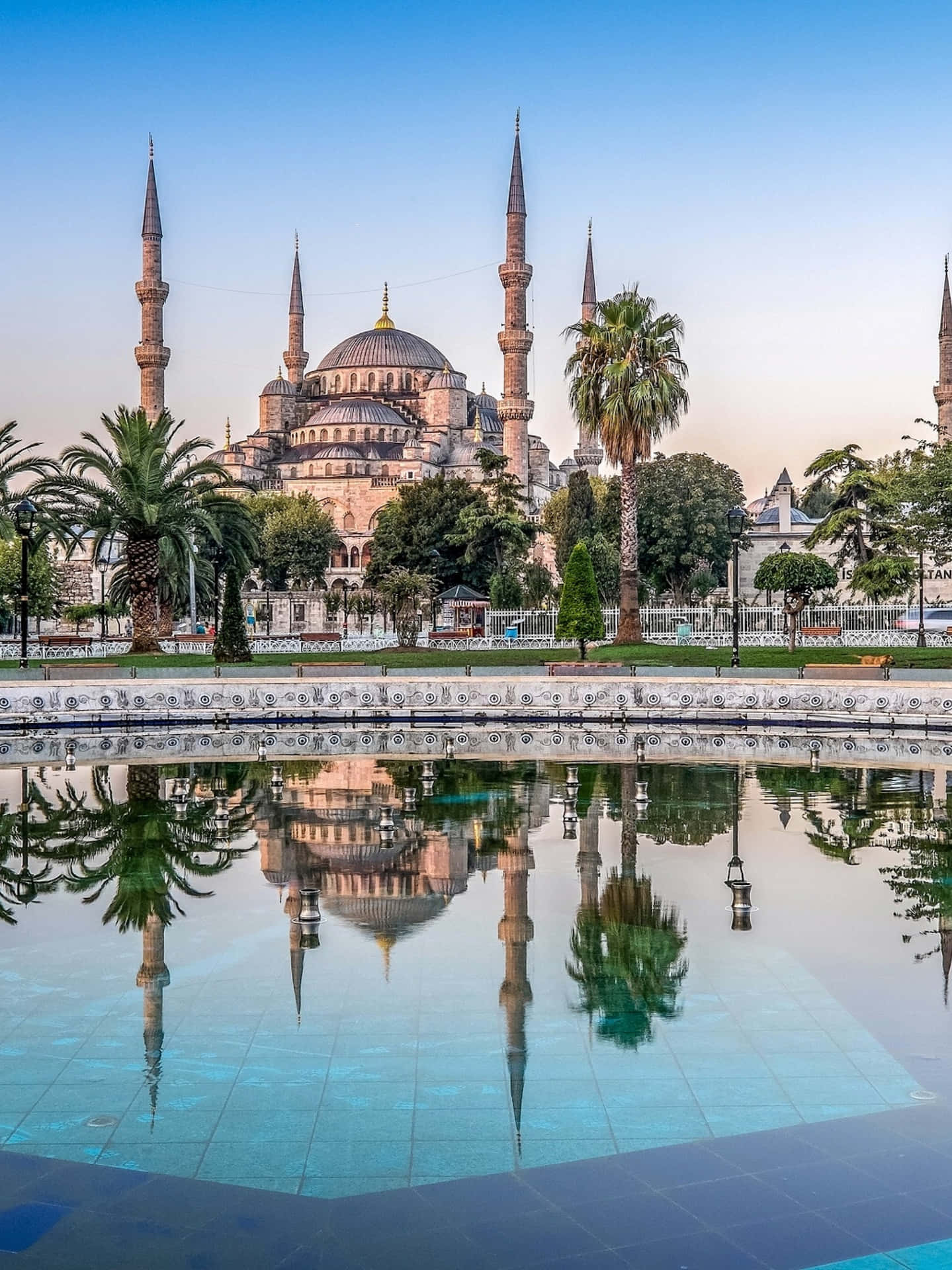 Aesthetic Blue Mosque With Water Reflection Wallpaper
