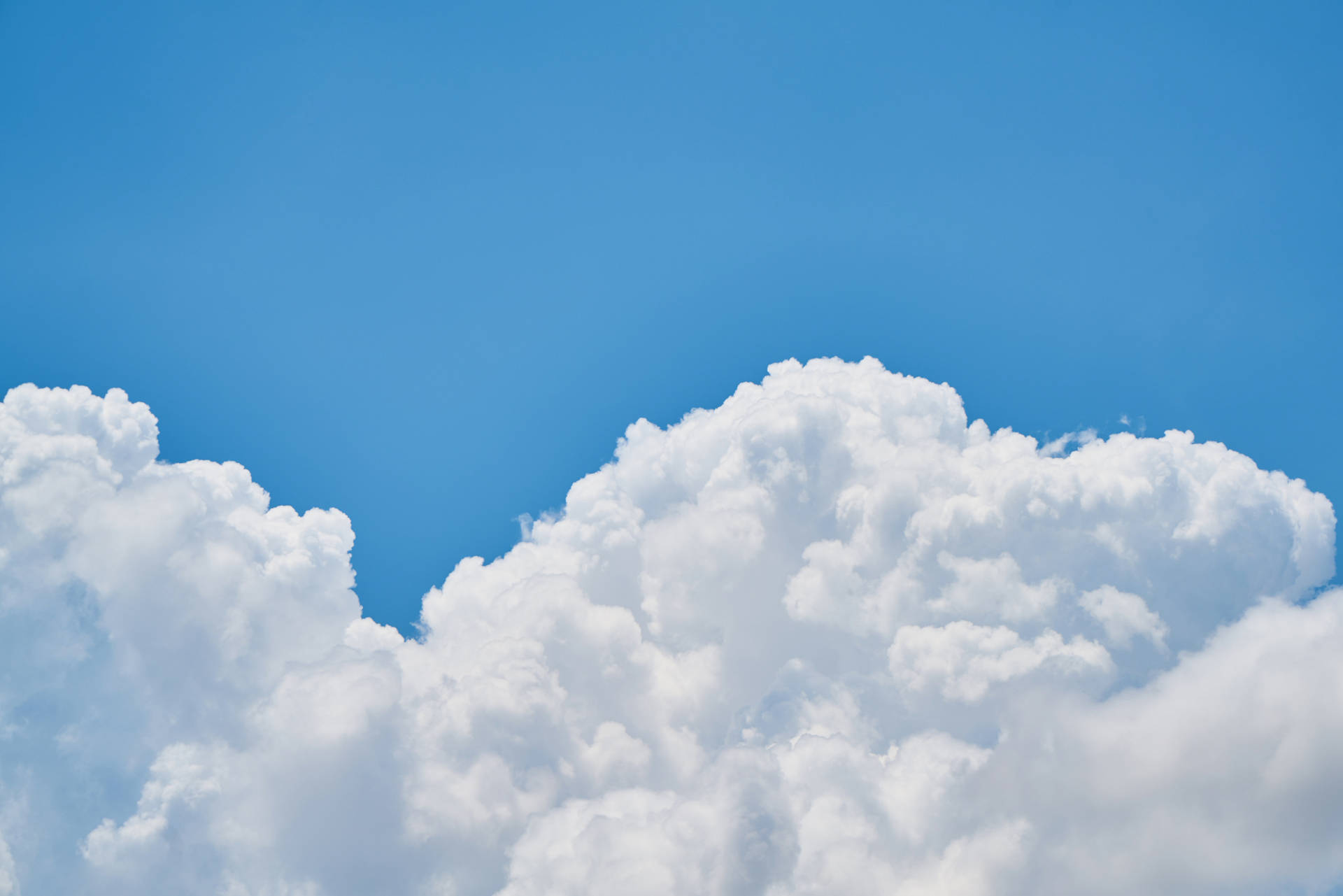 Ästhetischerblauer Himmel Mit Perfekten Wolken Wallpaper