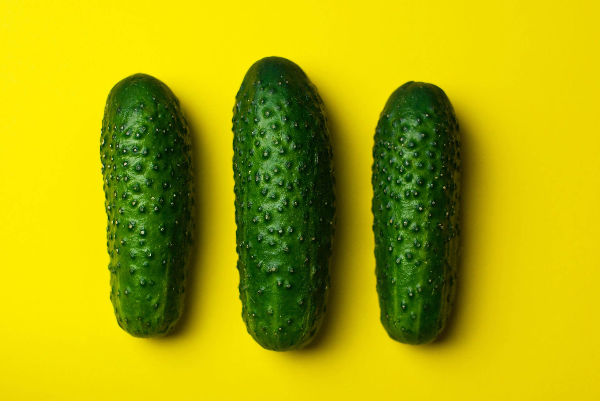 Aesthetic Bumpy Green Cucumber Fruits Wallpaper