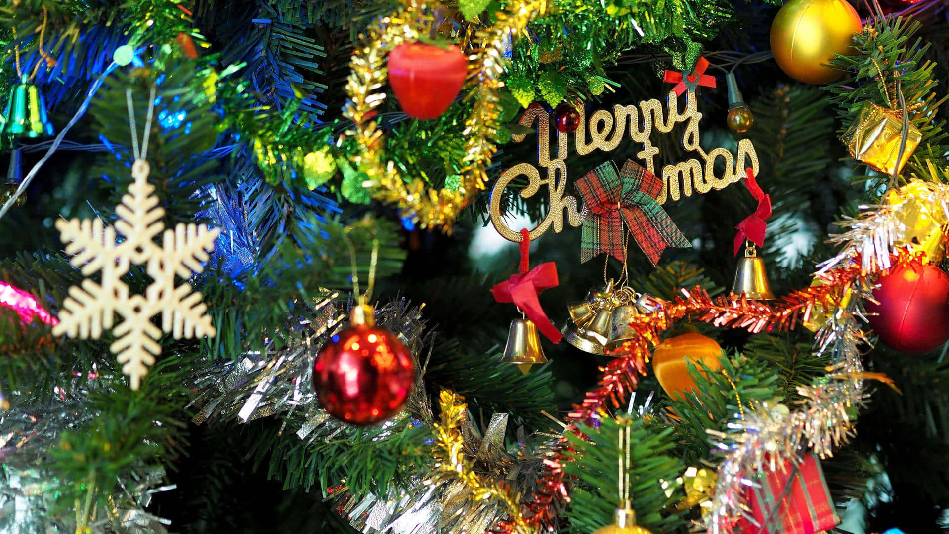 Feiernsie Die Feiertage Mit Diesem Ästhetischen Weihnachts-laptop-hintergrundbild! Wallpaper