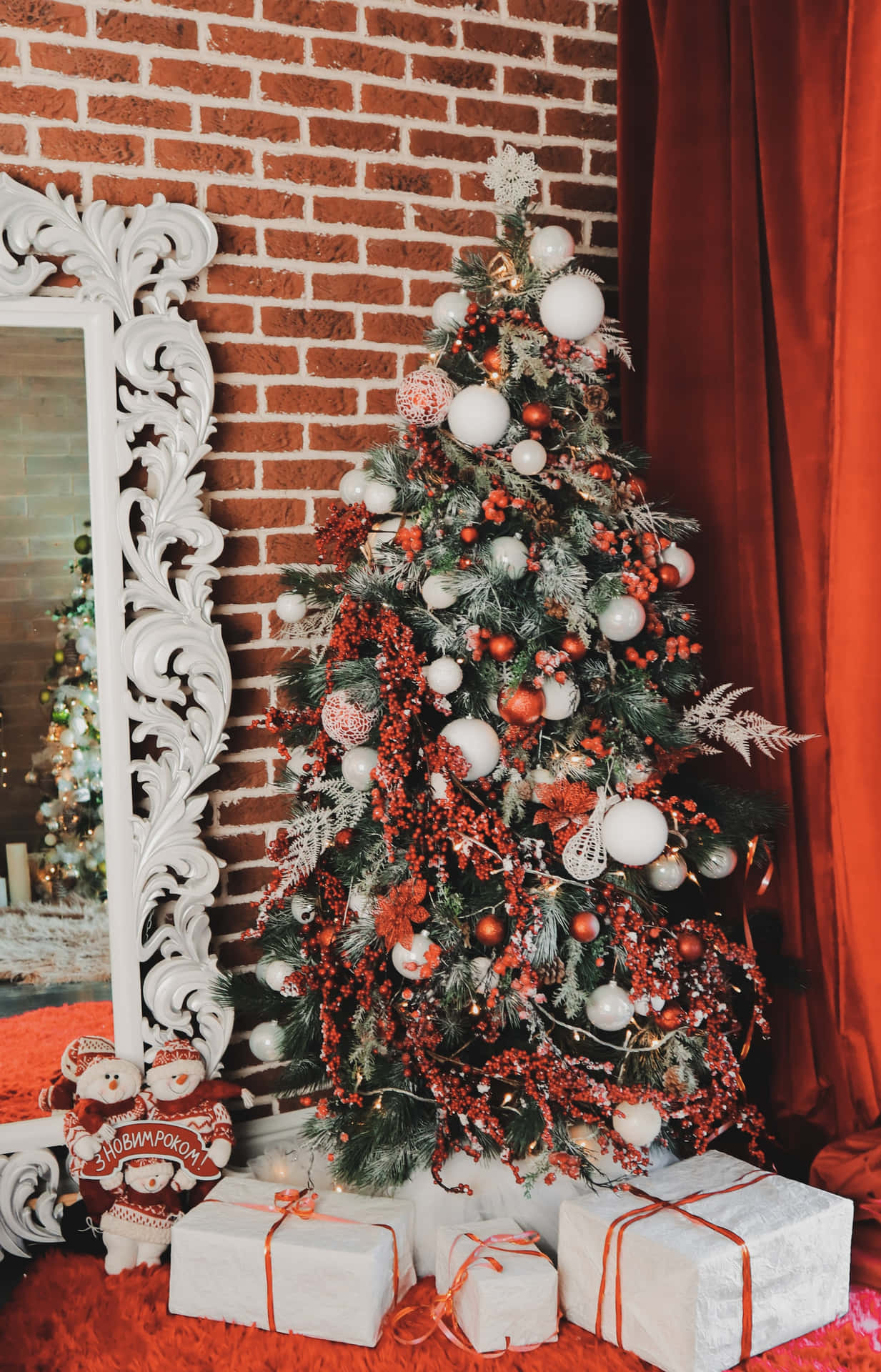 Lad julefølelser omfavne dit hjem med denne smukke æstetiske juletræ tapet. Wallpaper