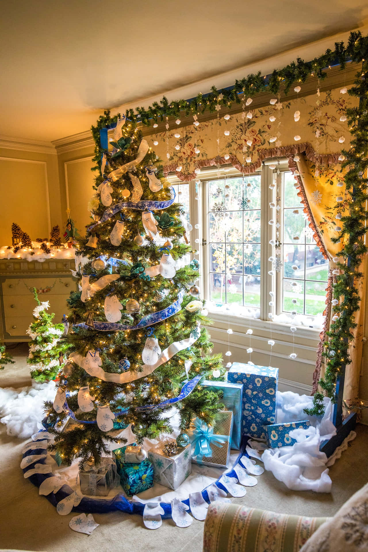 Wunderschöngeschmückter Ästhetischer Weihnachtsbaum Wallpaper