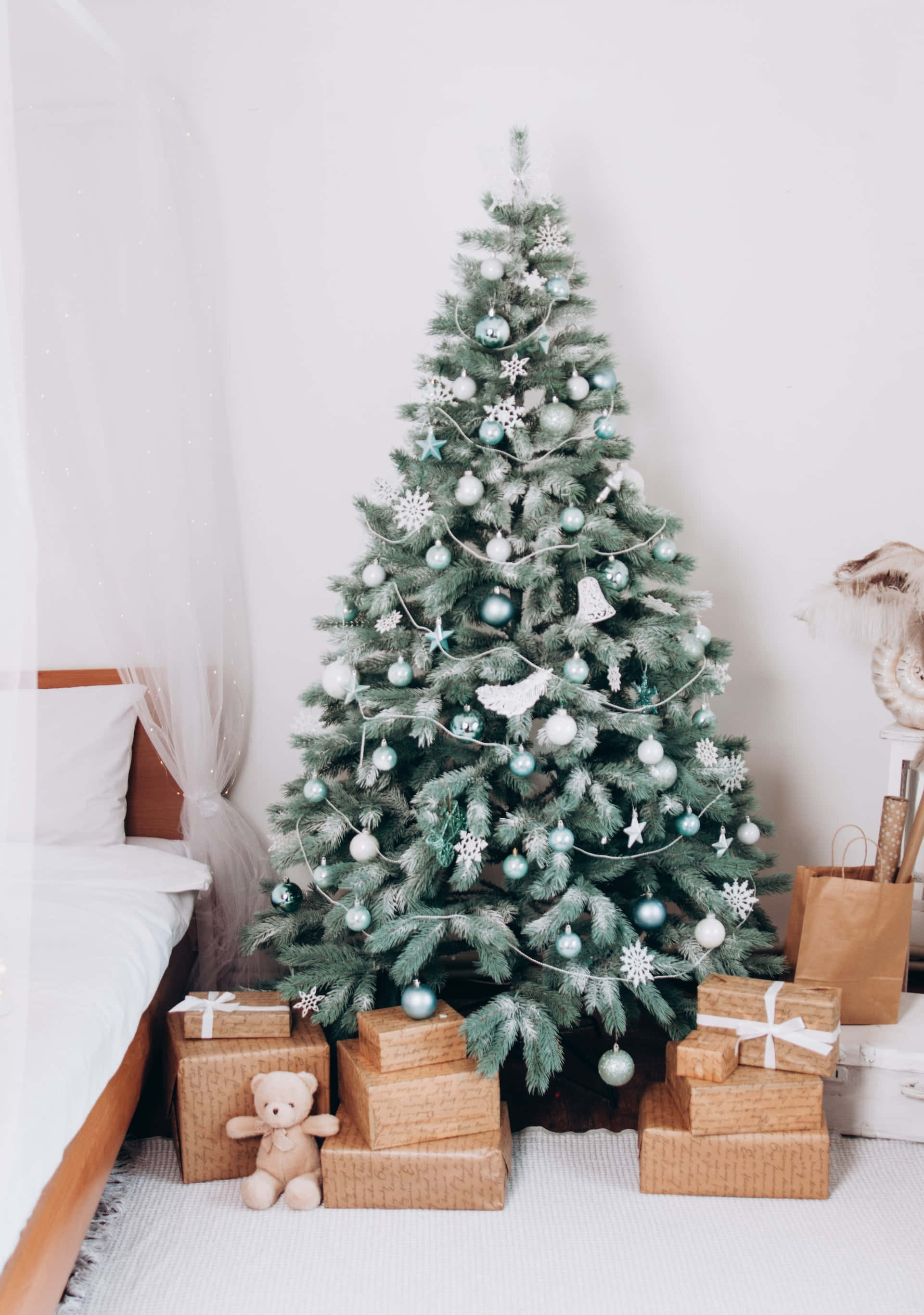 Celebrate the Holidays with a One-of-a-Kind Aesthetic Christmas Tree Wallpaper