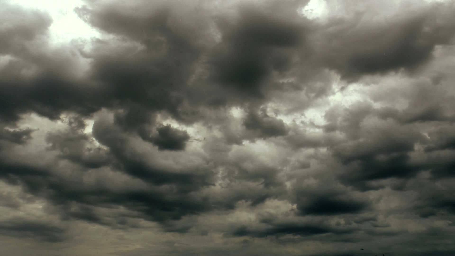 Schau,wie Schön Der Himmel Mit Seinen Ästhetischen Wolken Aussieht. Wallpaper